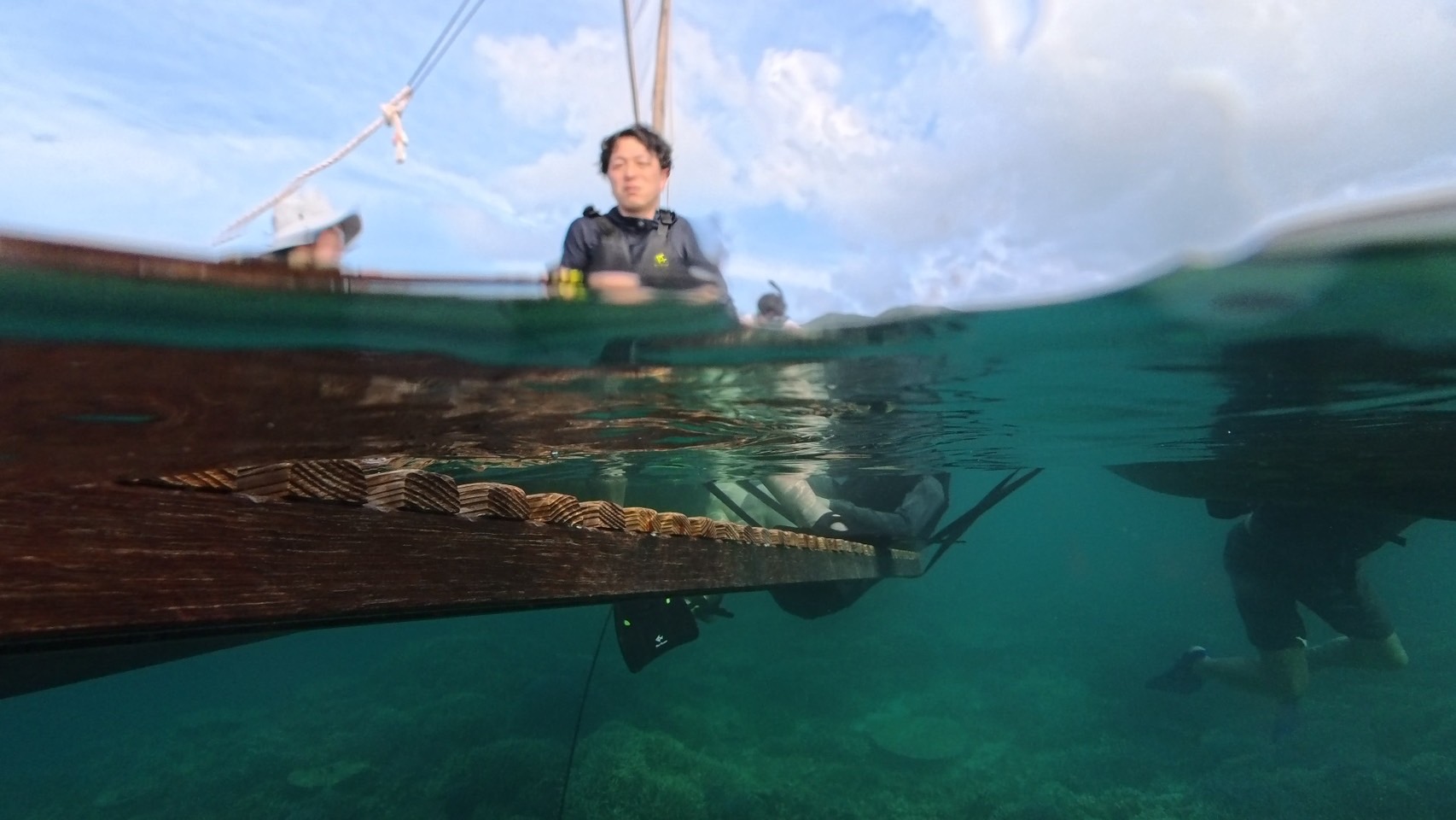 サバニ船体を水中から